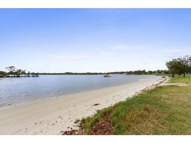 84 Boykambil Esplanade North, Hope Island QLD 4212
