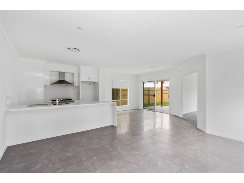 63 Harbour Rise, Hope Island QLD 4212