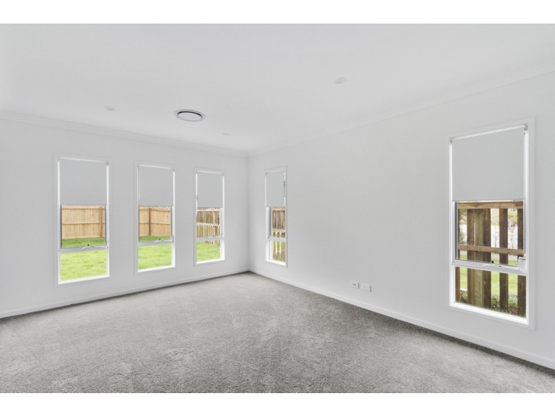 63 Harbour Rise, Hope Island QLD 4212