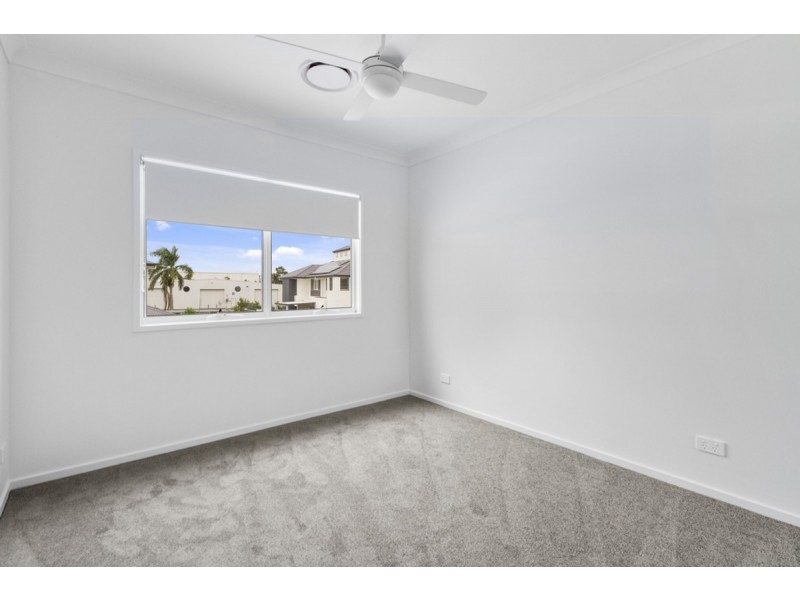 63 Harbour Rise, Hope Island QLD 4212