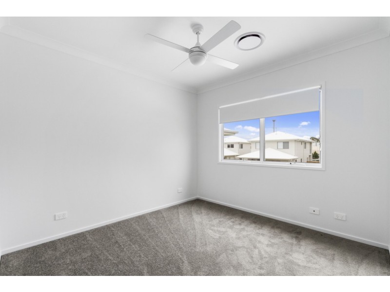 63 Harbour Rise, Hope Island QLD 4212