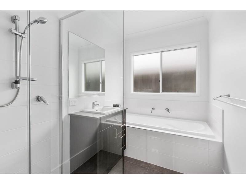 63 Harbour Rise, Hope Island QLD 4212