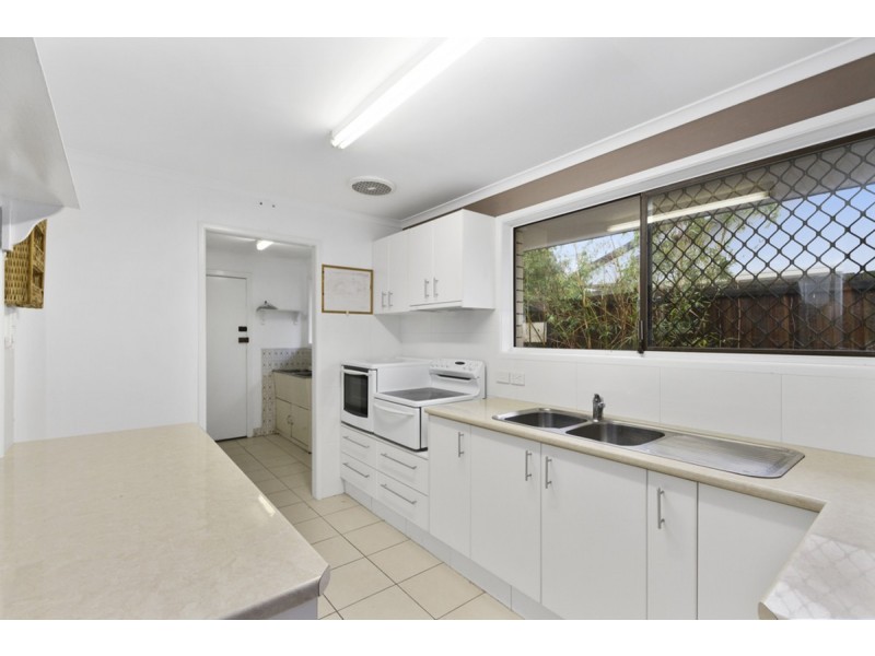 1 Bass Place, Paradise Point QLD 4216