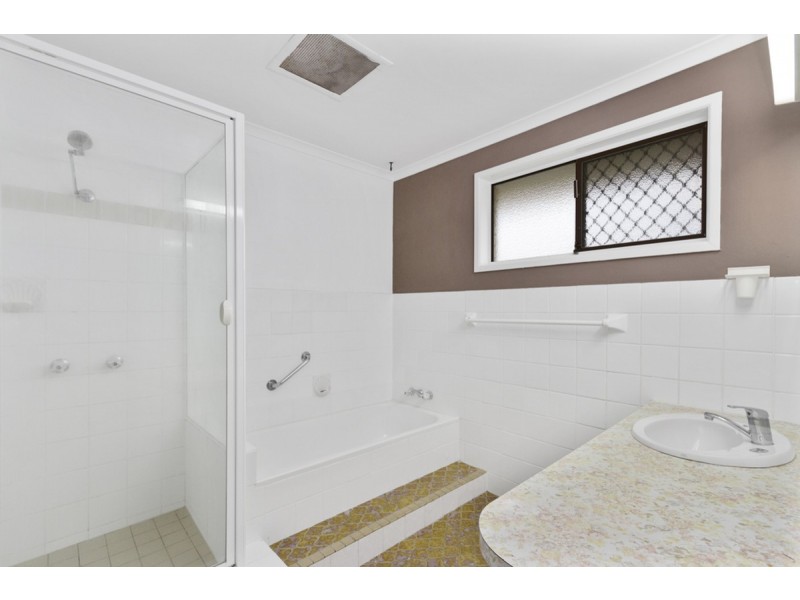 1 Bass Place, Paradise Point QLD 4216