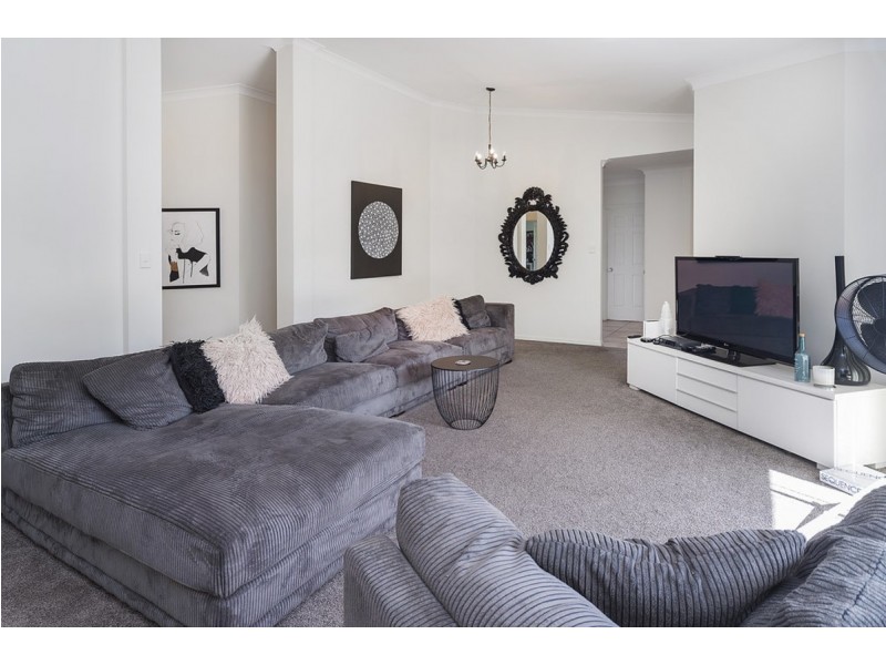 42 Audrey Avenue, Helensvale QLD 4212