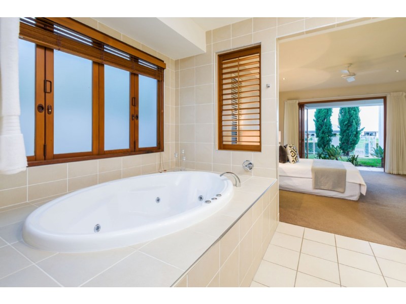 10 North Bank Court, Helensvale QLD 4212