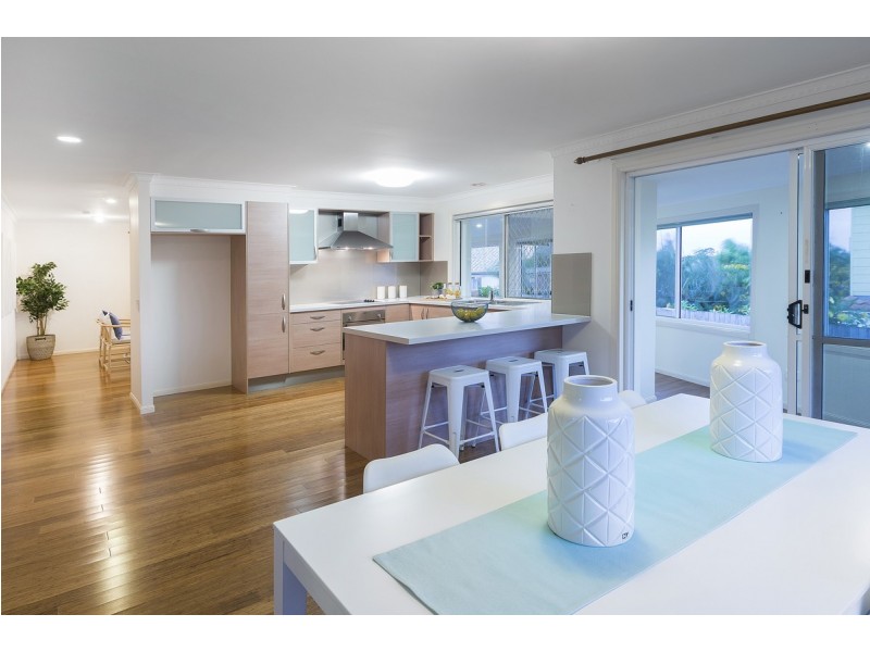 22 Carrumbella Drive, Arundel QLD 4214