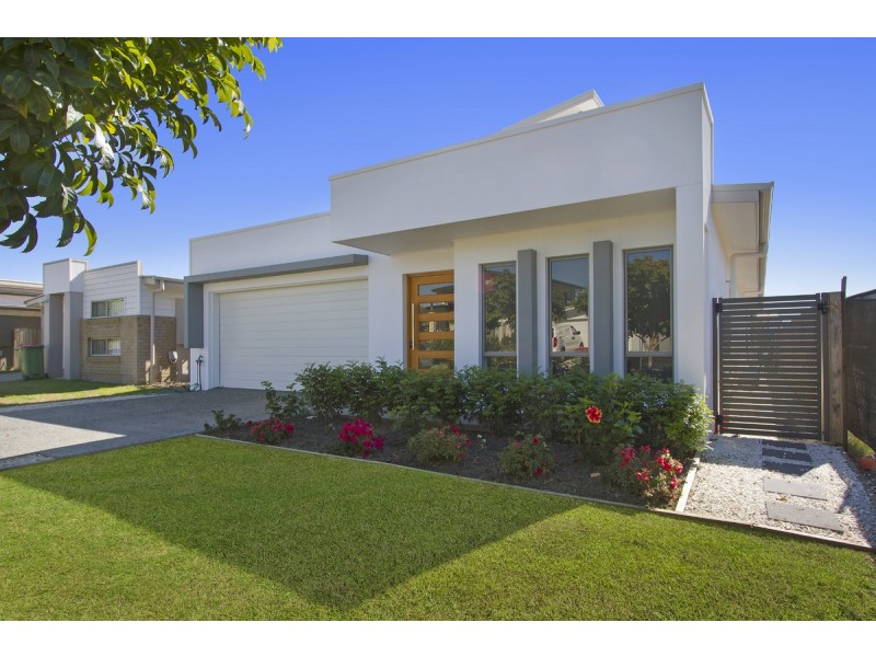 16 Beacon Lane, Hope Island QLD 4212