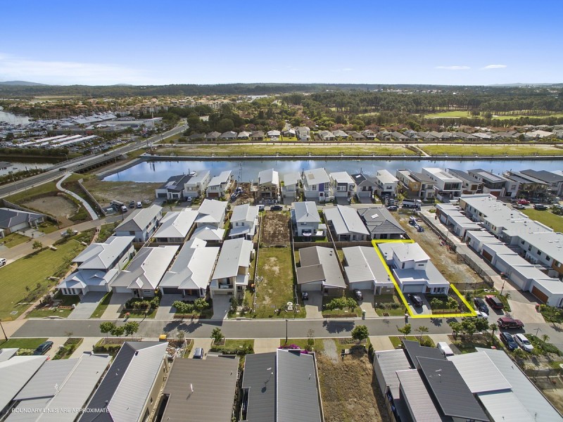 16 Beacon Lane, Hope Island QLD 4212