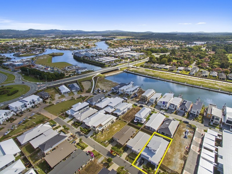 16 Beacon Lane, Hope Island QLD 4212