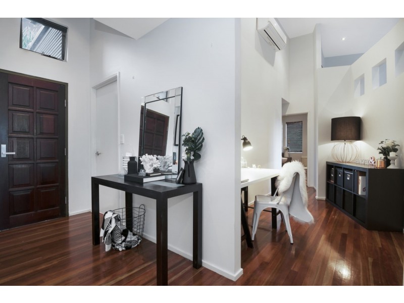 14 Monterey Keys Drive, Helensvale QLD 4212