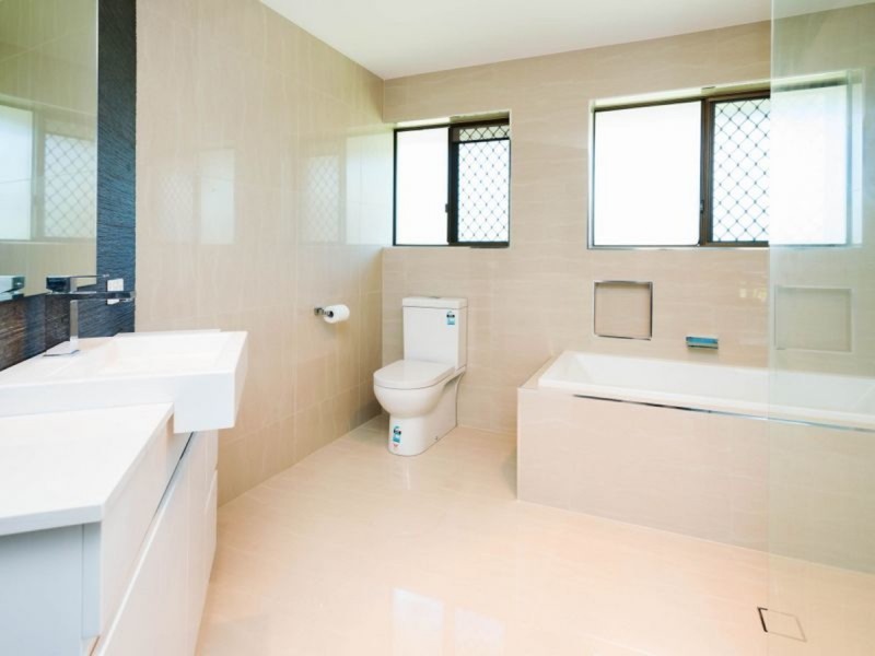 48 Matthew Flinders Drive, Paradise Point QLD 4216