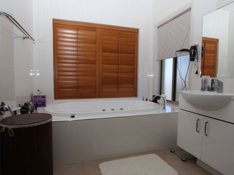 7411 Ellensbrook Drive, Hope Island QLD 4212