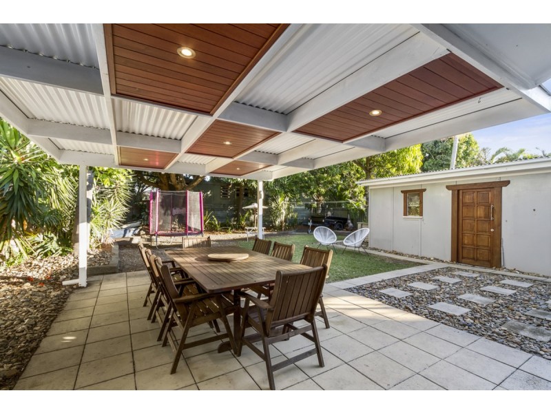 24 Clam Street, Runaway Bay QLD 4216