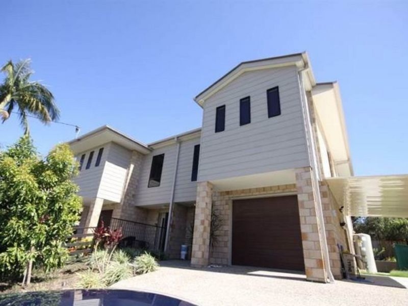 2/17 Louise Street, Southport QLD 4215