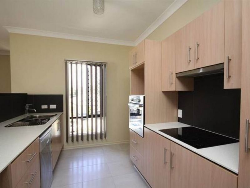 2/17 Louise Street, Southport QLD 4215