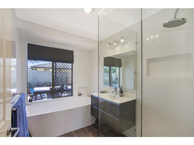 4 Eacham Avenue, Coombabah QLD 4216