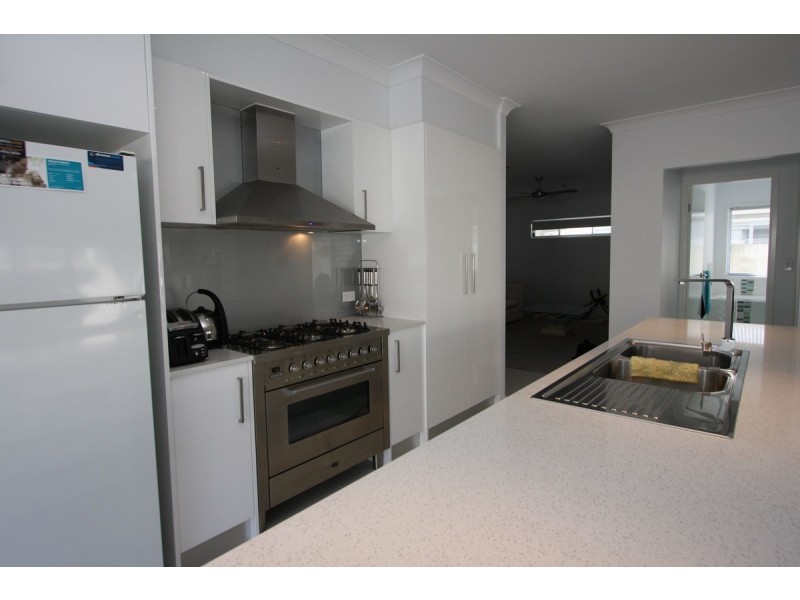 11 Rhodium Crescent, Hope Island QLD 4212