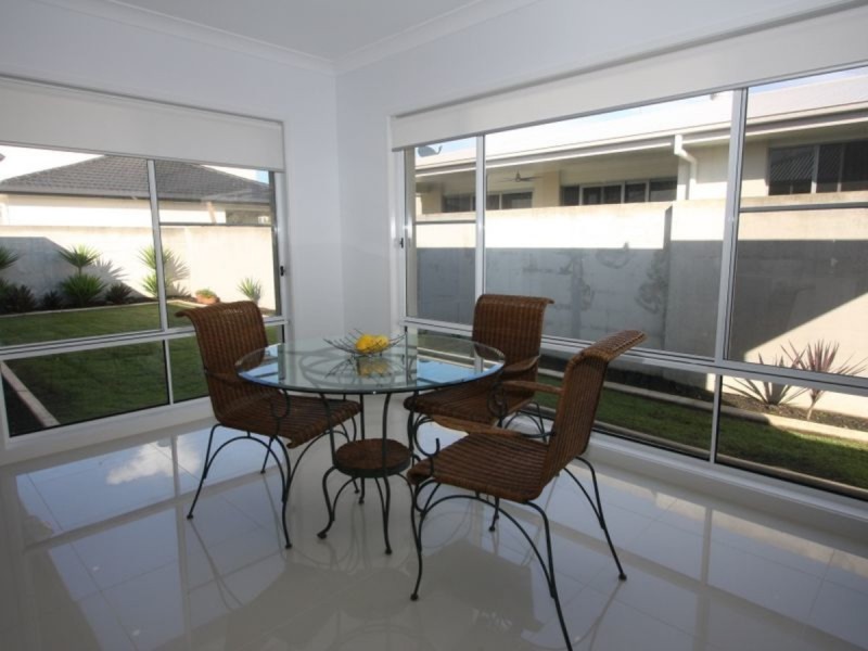 11 Rhodium Crescent, Hope Island QLD 4212