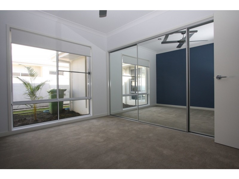 11 Rhodium Crescent, Hope Island QLD 4212