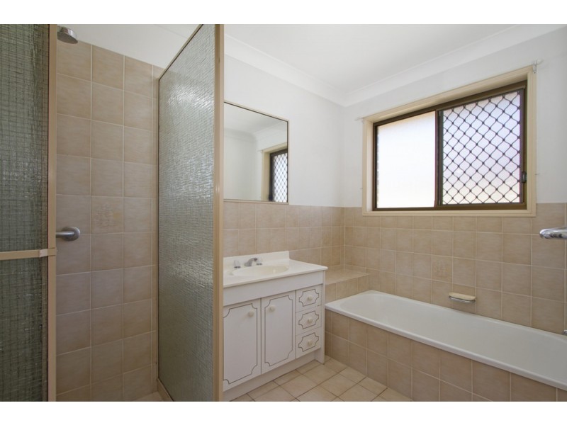 5 Lakefield Crescent, Paradise Point QLD 4216