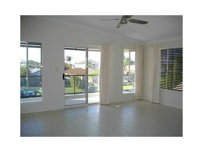36A Victor Avenue, Paradise Point QLD 4216