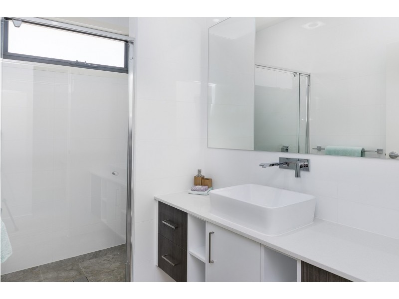 1/38 Nankeen Avenue, Paradise Point QLD 4216