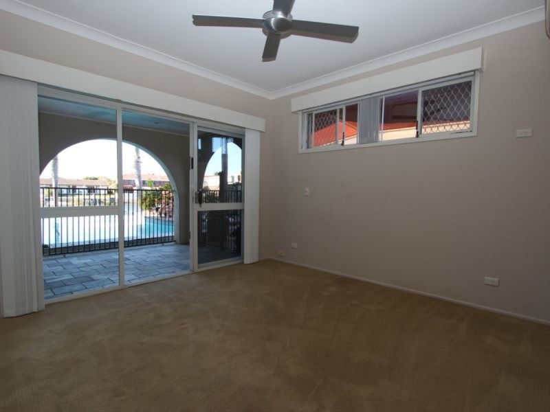 28 Bulolo Avenue, Runaway Bay QLD 4216