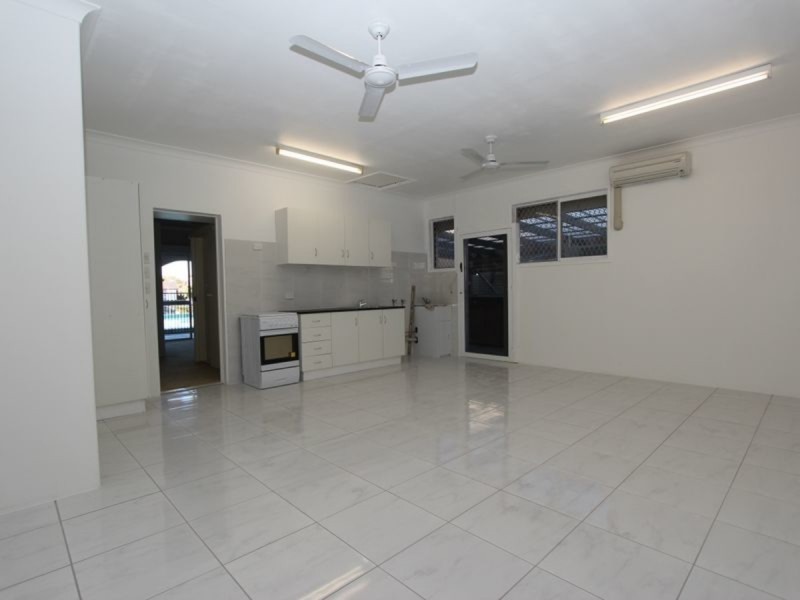 28 Bulolo Avenue, Runaway Bay QLD 4216