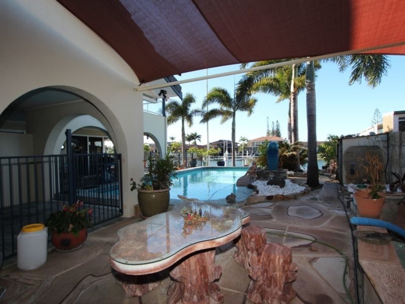 28 Bulolo Avenue, Runaway Bay QLD 4216