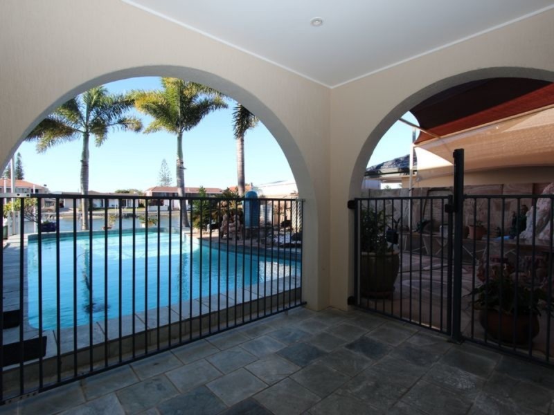 28 Bulolo Avenue, Runaway Bay QLD 4216