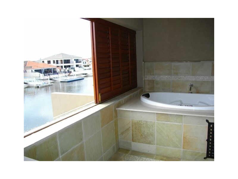 1/9 Huon Crescent, Runaway Bay QLD 4216