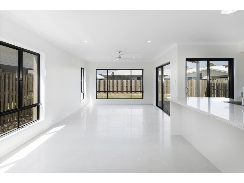 5 Beacon Lane, Hope Island QLD 4212