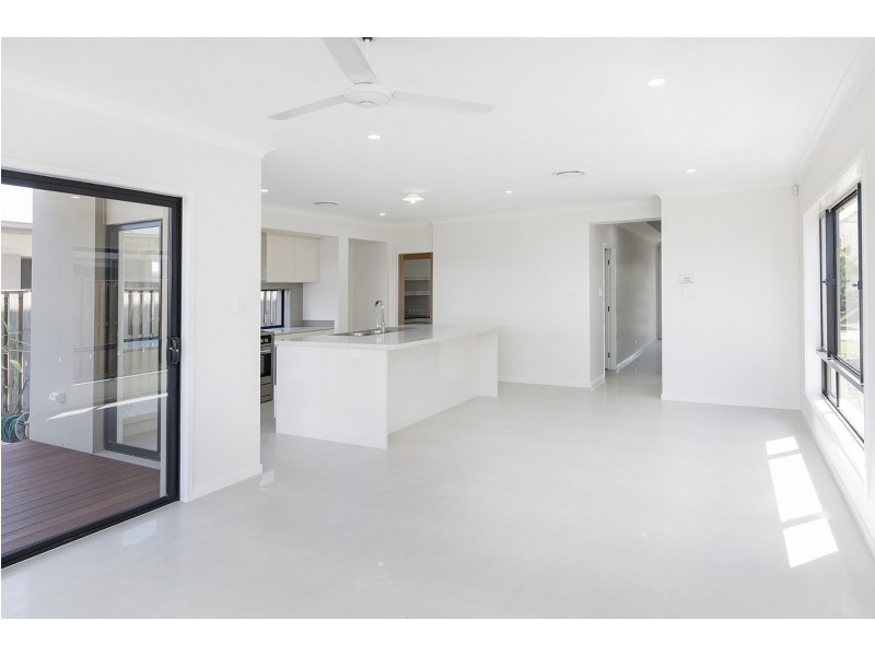 5 Beacon Lane, Hope Island QLD 4212