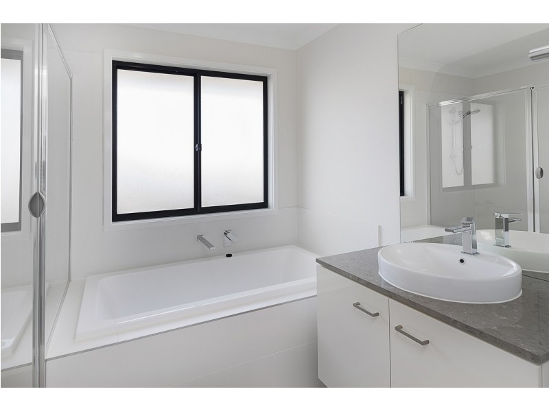 5 Beacon Lane, Hope Island QLD 4212