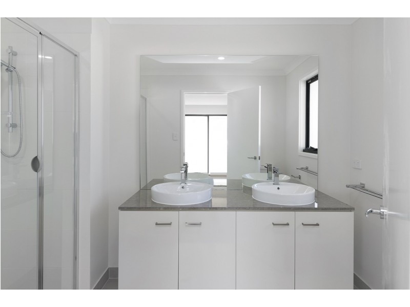 5 Beacon Lane, Hope Island QLD 4212
