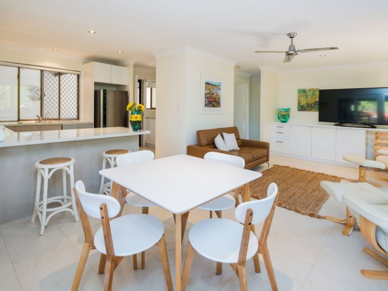 2/20 Warrie Close, Paradise Point QLD 4216