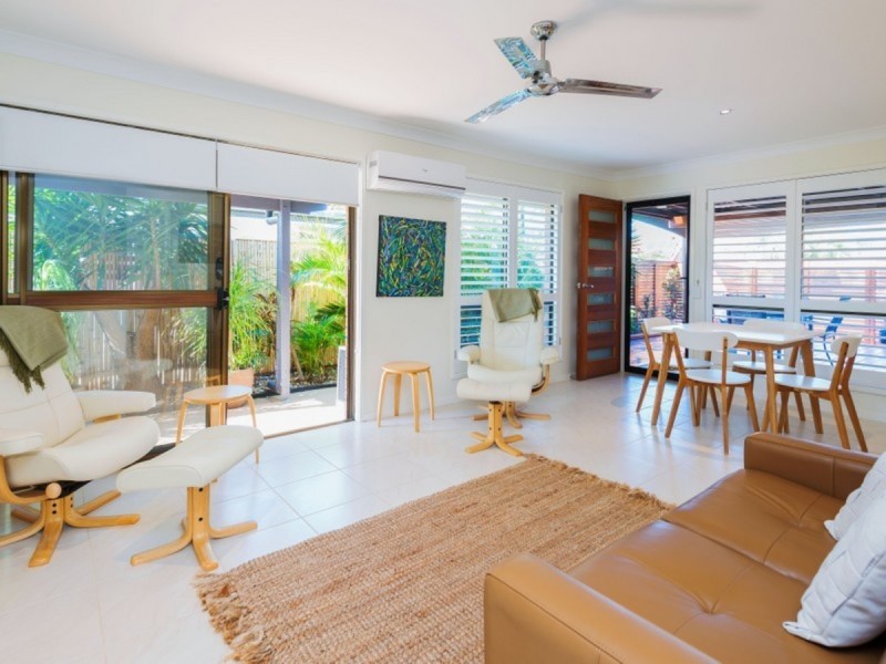 2/20 Warrie Close, Paradise Point QLD 4216