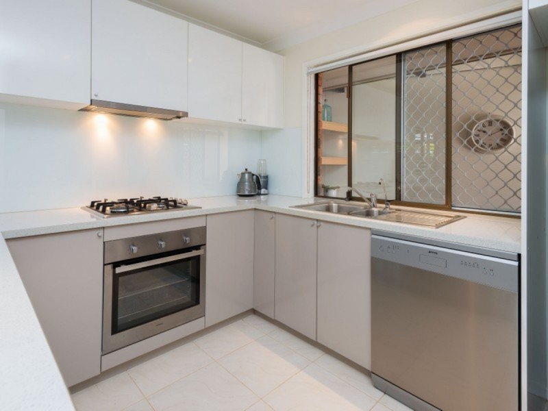 2/20 Warrie Close, Paradise Point QLD 4216