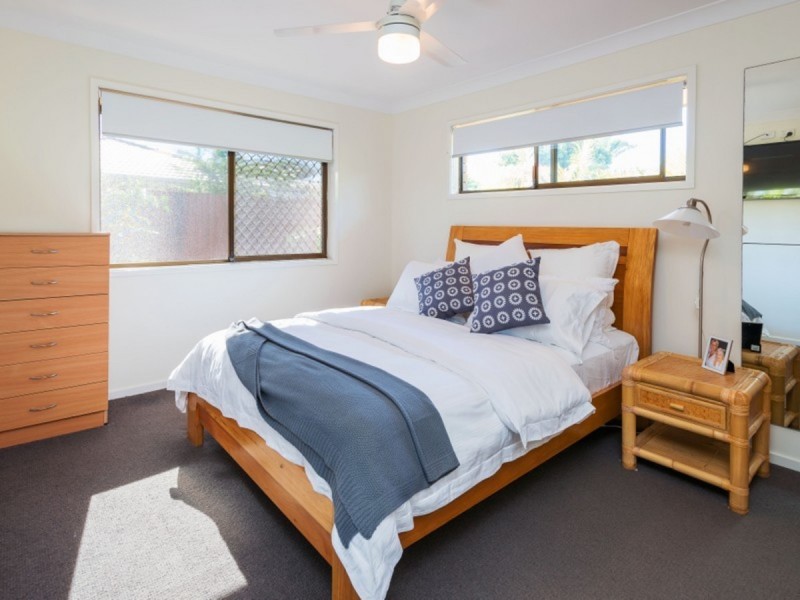 2/20 Warrie Close, Paradise Point QLD 4216