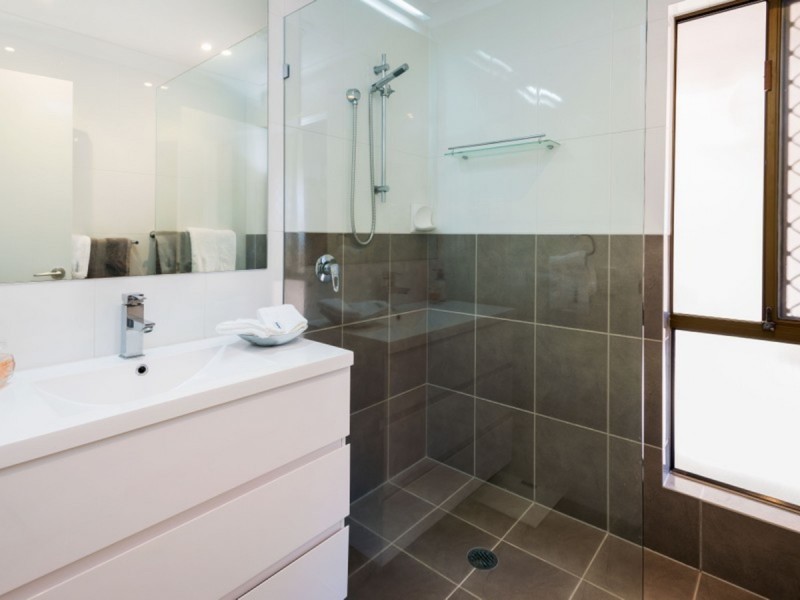 2/20 Warrie Close, Paradise Point QLD 4216