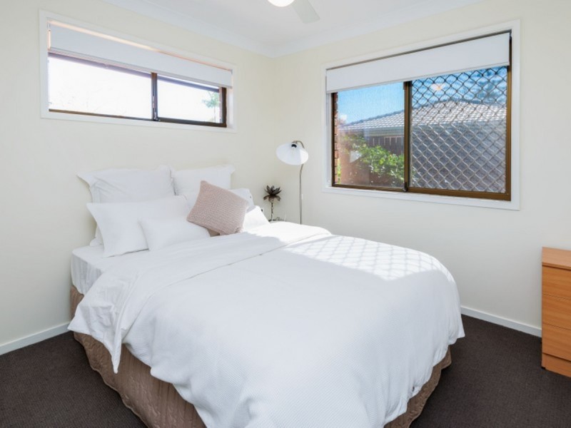 2/20 Warrie Close, Paradise Point QLD 4216