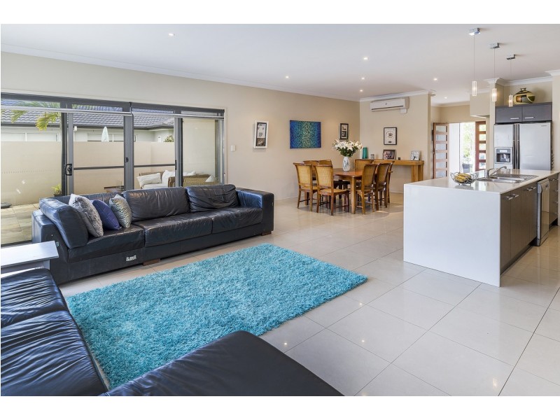 10 Iridium Drive, Hope Island QLD 4212
