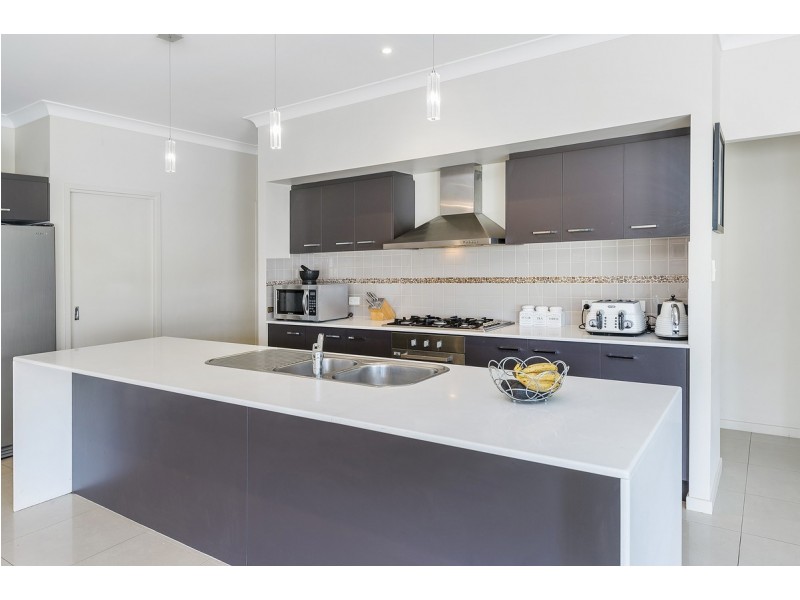 10 Iridium Drive, Hope Island QLD 4212