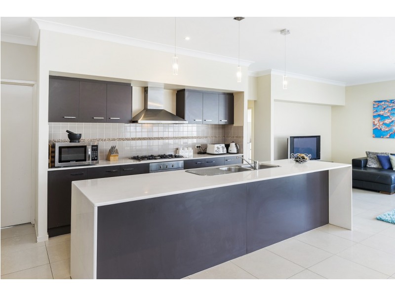 10 Iridium Drive, Hope Island QLD 4212