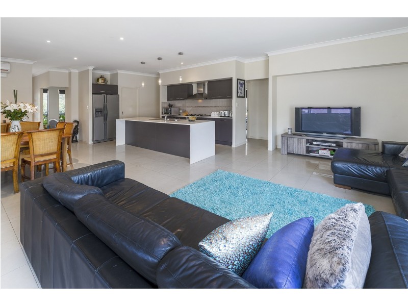 10 Iridium Drive, Hope Island QLD 4212