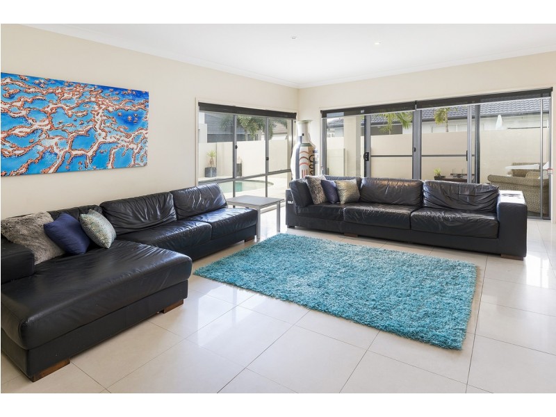 10 Iridium Drive, Hope Island QLD 4212