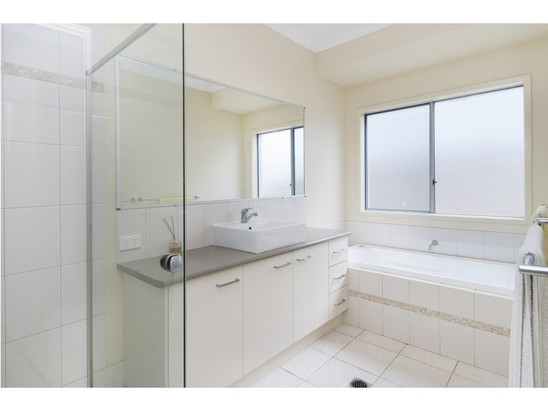 10 Iridium Drive, Hope Island QLD 4212