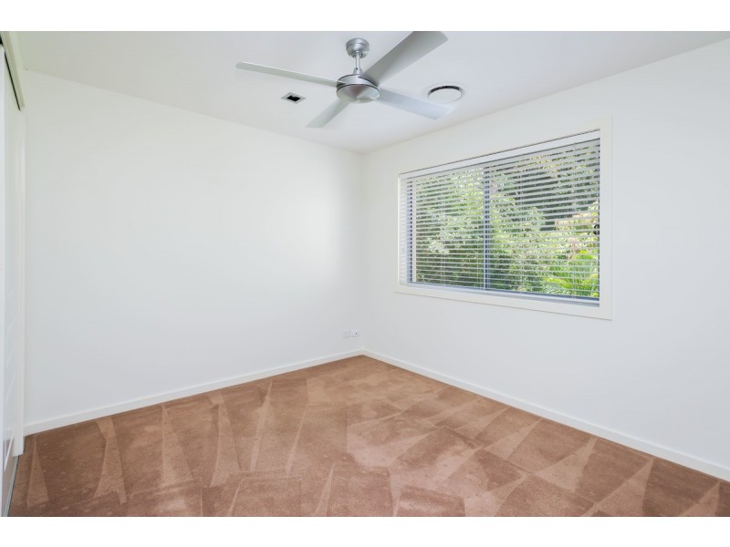 2/5 Wynflo Street, Labrador QLD 4215