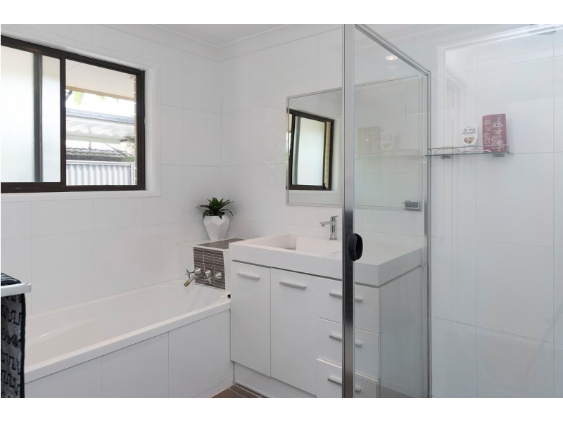 2/35 Milton Avenue, Paradise Point QLD 4216